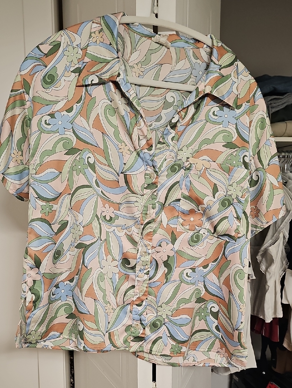 Le Lis Short Sleeve Floral Button-Front Blouse in Pastel Mix